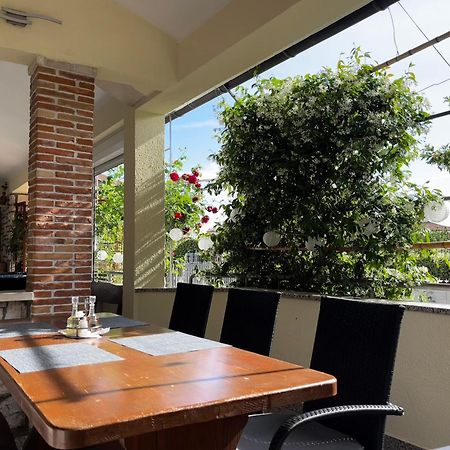 Apartmani Rozi أوماغ المظهر الخارجي الصورة