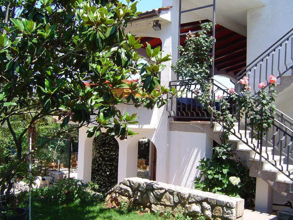 Apartmani Rozi أوماغ الغرفة الصورة