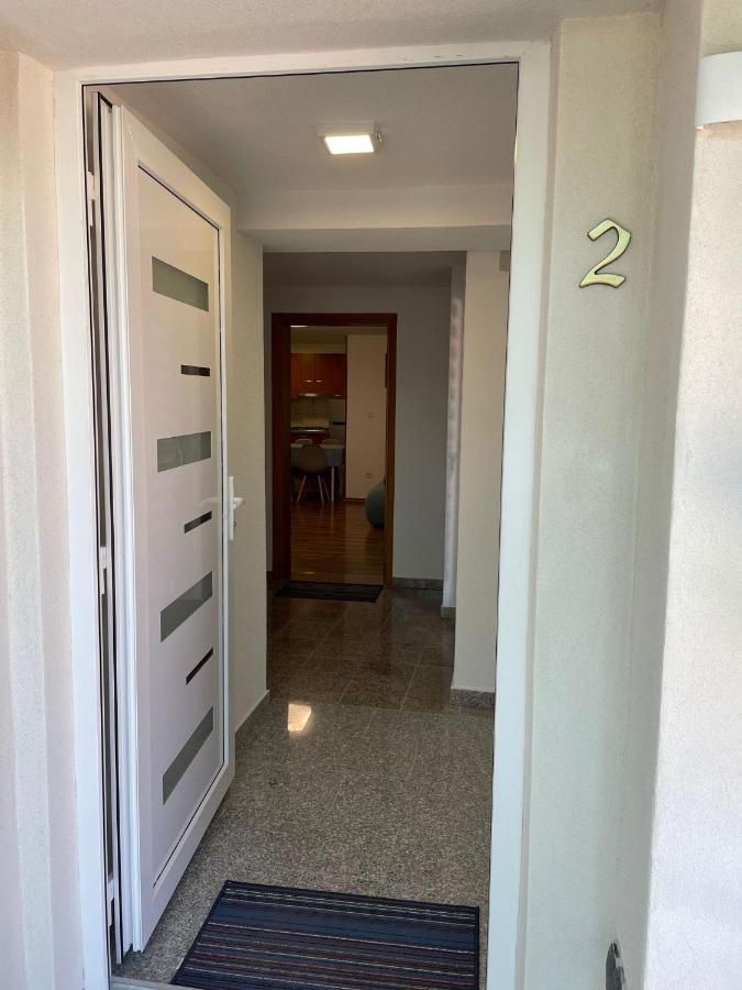 Apartmani Rozi أوماغ المظهر الخارجي الصورة