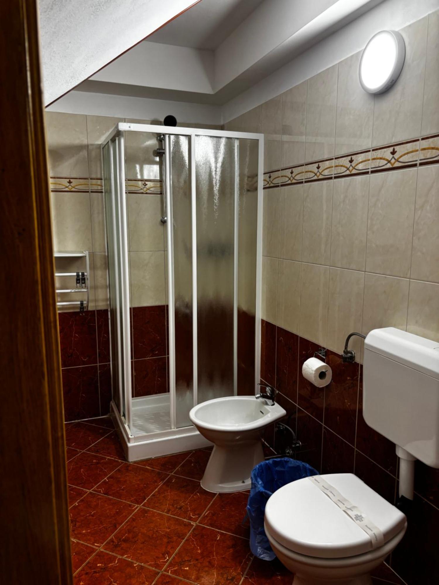 Apartmani Rozi أوماغ المظهر الخارجي الصورة
