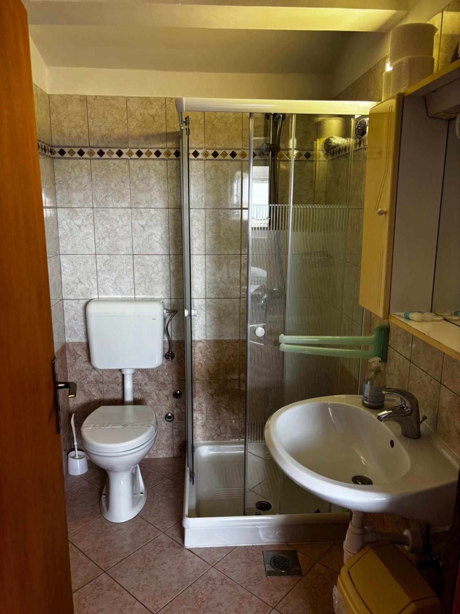 Apartmani Rozi أوماغ المظهر الخارجي الصورة